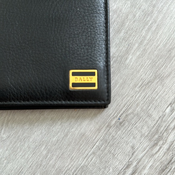 NWT Bally Vintage 90s Bi-Fold Black Leather Wallet - Picture 2 of 11